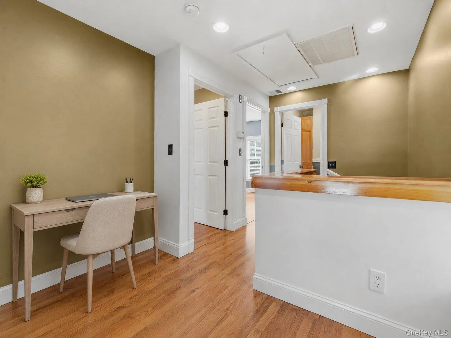 Virtually Staged - featuring a nook that could be converted into a study or an office Virtually Staged - featuring a nook that could be converted into a study or an office