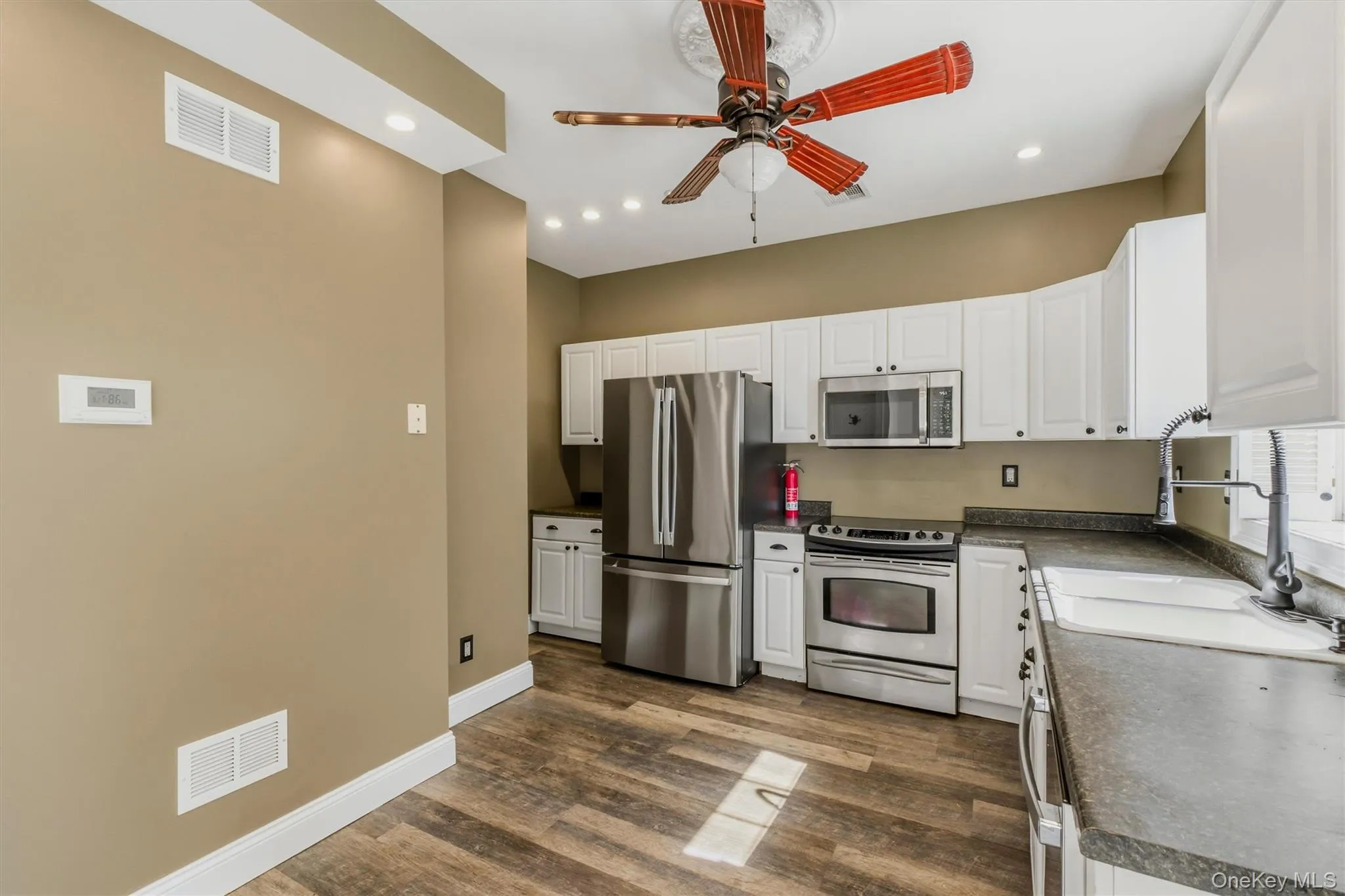 2770 Main Street, Wappinger, NY, 3 Bedrooms Bedrooms, 6 Rooms Rooms,1 BathroomBathrooms,Residential,For Rent,Main,0,KEY1014561 2770 Main Street, Wappinger, NY, 3 Bedrooms Bedrooms, 6 Rooms Rooms,1 BathroomBathrooms,Residential,For Rent,Main,0,KEY1014561