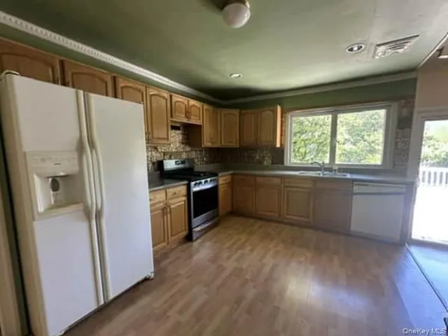 46 Andover Drive, Brookhaven, NY, 3 Bedrooms Bedrooms, 7 Rooms Rooms,2 BathroomsBathrooms,Residential,For Rent,Andover,0,1014564 46 Andover Drive, Brookhaven, NY, 3 Bedrooms Bedrooms, 7 Rooms Rooms,2 BathroomsBathrooms,Residential,For Rent,Andover,0,1014564
