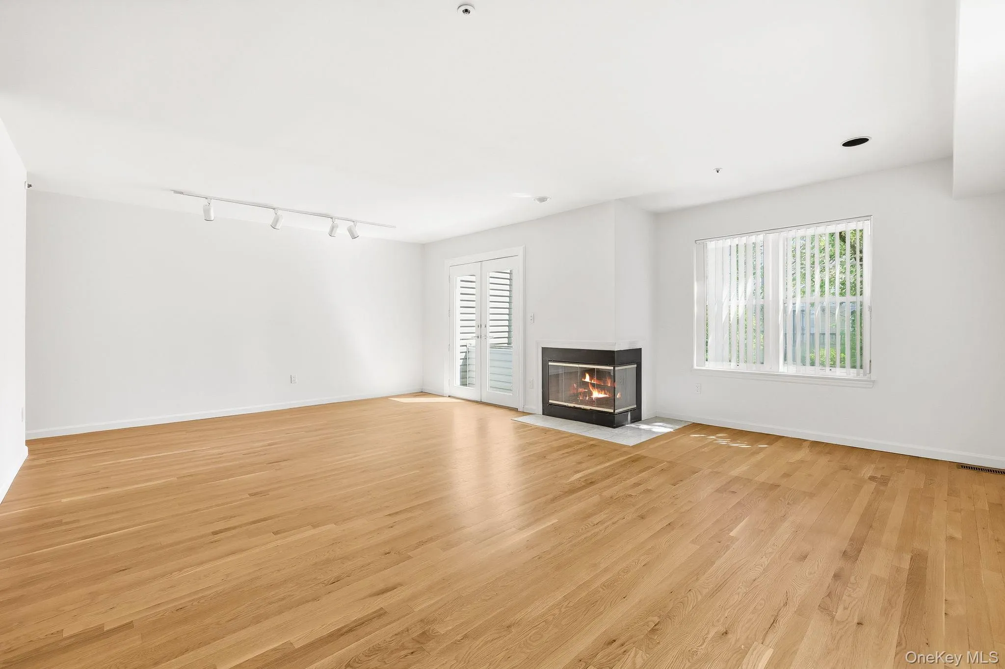There is a corner 2-sided gas fireplace with stone hearth to enjoy in the winter months There is a corner 2-sided gas fireplace with stone hearth to enjoy in the winter months