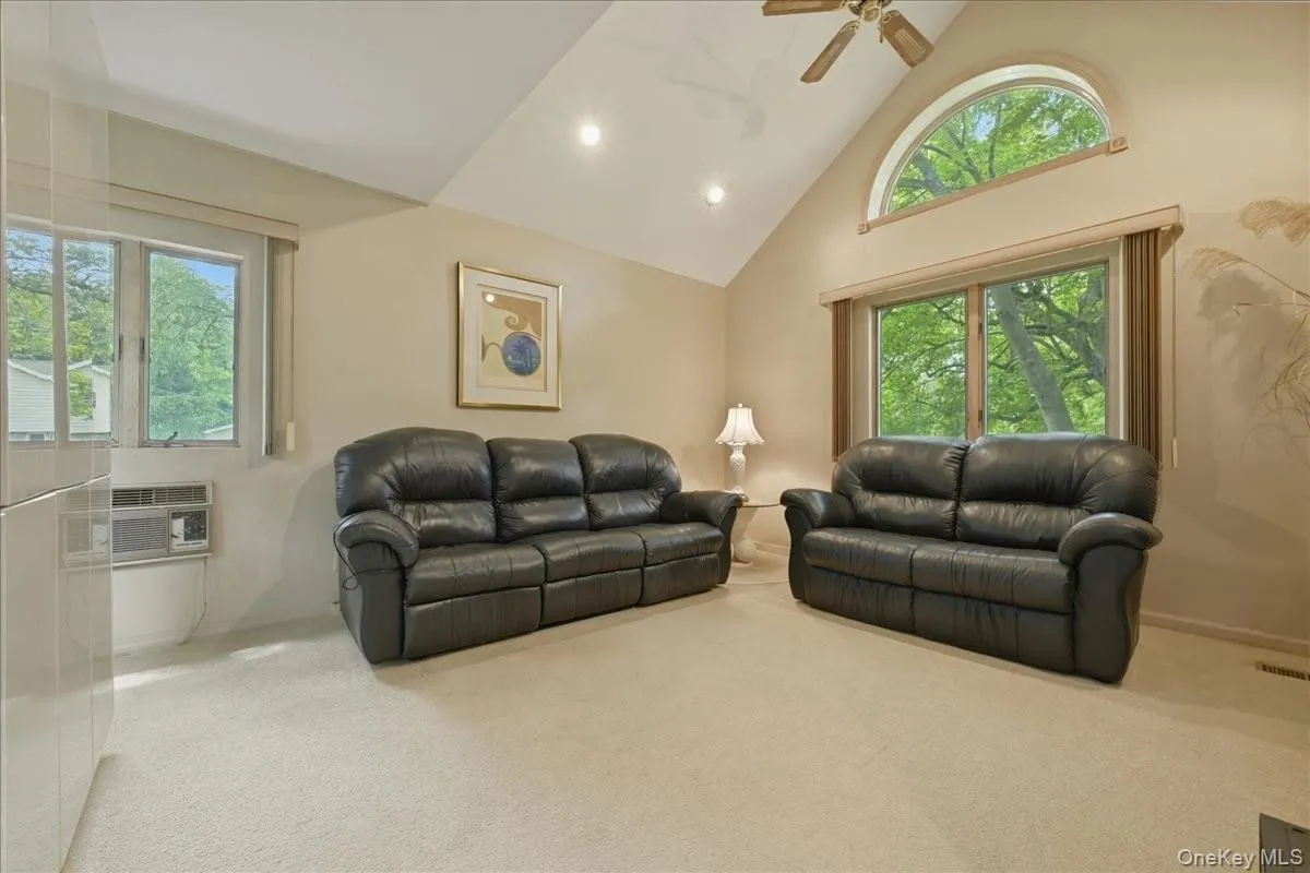 2 Crabtree Lane, North Hempstead, NY, 4 Bedrooms Bedrooms, 8 Rooms Rooms,2 BathroomsBathrooms,Residential,For Rent,Crabtree,0,KEY1014585 2 Crabtree Lane, North Hempstead, NY, 4 Bedrooms Bedrooms, 8 Rooms Rooms,2 BathroomsBathrooms,Residential,For Rent,Crabtree,0,KEY1014585