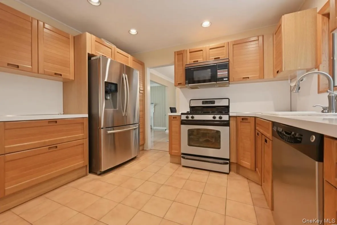 2 Crabtree Lane, North Hempstead, NY, 4 Bedrooms Bedrooms, 8 Rooms Rooms,2 BathroomsBathrooms,Residential,For Rent,Crabtree,0,KEY1014585 2 Crabtree Lane, North Hempstead, NY, 4 Bedrooms Bedrooms, 8 Rooms Rooms,2 BathroomsBathrooms,Residential,For Rent,Crabtree,0,KEY1014585
