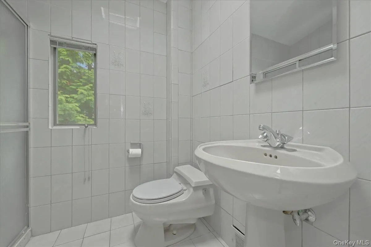 2 Crabtree Lane, North Hempstead, NY, 4 Bedrooms Bedrooms, 8 Rooms Rooms,2 BathroomsBathrooms,Residential,For Rent,Crabtree,0,KEY1014585 2 Crabtree Lane, North Hempstead, NY, 4 Bedrooms Bedrooms, 8 Rooms Rooms,2 BathroomsBathrooms,Residential,For Rent,Crabtree,0,KEY1014585
