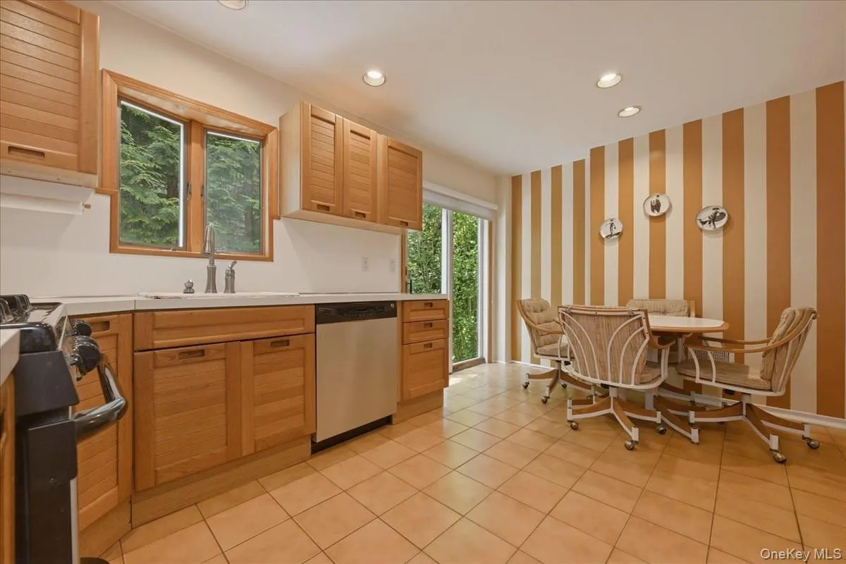 2 Crabtree Lane, North Hempstead, NY, 4 Bedrooms Bedrooms, 8 Rooms Rooms,2 BathroomsBathrooms,Residential,For Rent,Crabtree,0,KEY1014585 2 Crabtree Lane, North Hempstead, NY, 4 Bedrooms Bedrooms, 8 Rooms Rooms,2 BathroomsBathrooms,Residential,For Rent,Crabtree,0,KEY1014585