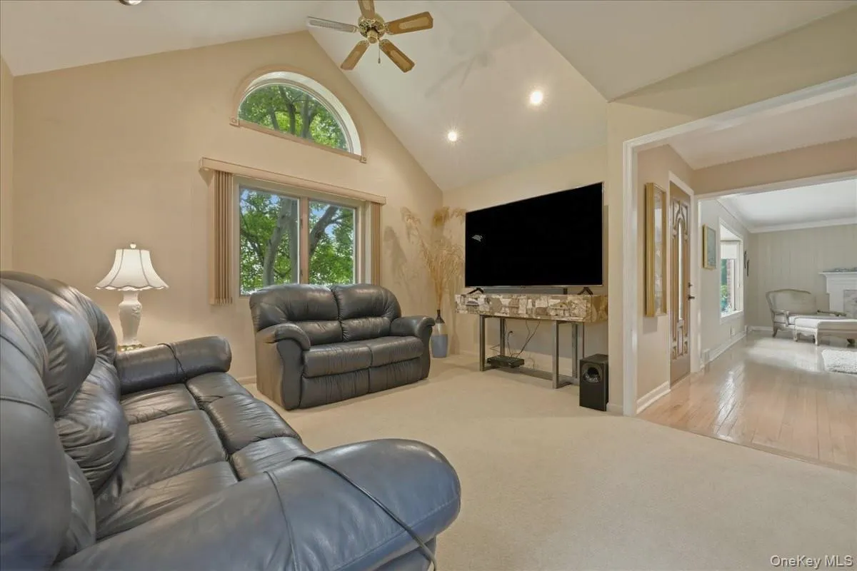 2 Crabtree Lane, North Hempstead, NY, 4 Bedrooms Bedrooms, 8 Rooms Rooms,2 BathroomsBathrooms,Residential,For Rent,Crabtree,0,KEY1014585 2 Crabtree Lane, North Hempstead, NY, 4 Bedrooms Bedrooms, 8 Rooms Rooms,2 BathroomsBathrooms,Residential,For Rent,Crabtree,0,KEY1014585