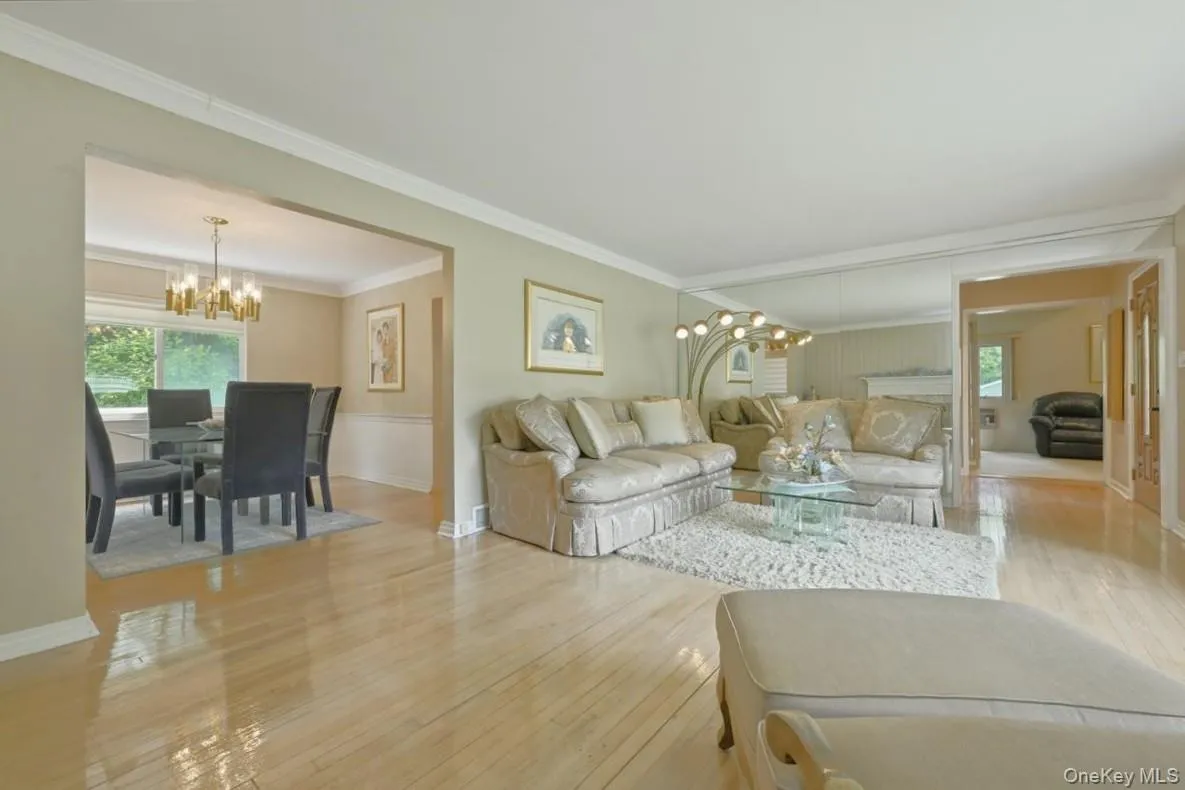 2 Crabtree Lane, North Hempstead, NY, 4 Bedrooms Bedrooms, 8 Rooms Rooms,2 BathroomsBathrooms,Residential,For Rent,Crabtree,0,KEY1014585 2 Crabtree Lane, North Hempstead, NY, 4 Bedrooms Bedrooms, 8 Rooms Rooms,2 BathroomsBathrooms,Residential,For Rent,Crabtree,0,KEY1014585