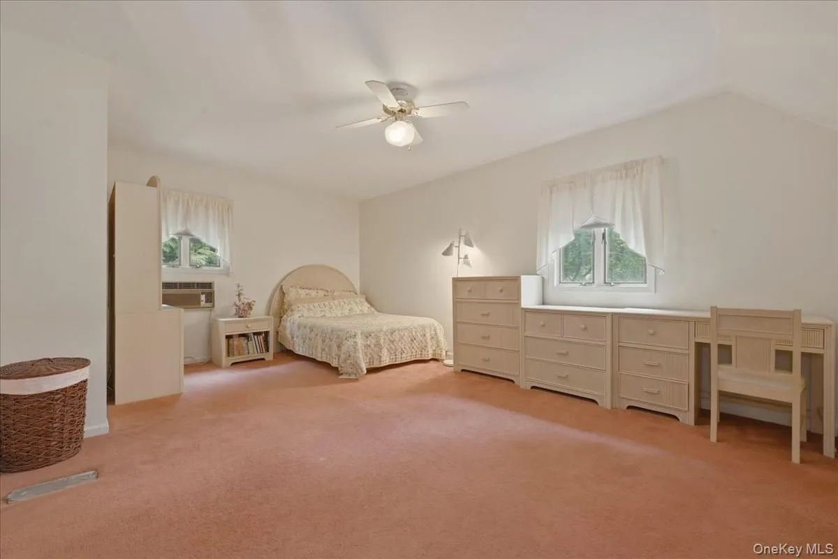2 Crabtree Lane, North Hempstead, NY, 4 Bedrooms Bedrooms, 8 Rooms Rooms,2 BathroomsBathrooms,Residential,For Rent,Crabtree,0,KEY1014585 2 Crabtree Lane, North Hempstead, NY, 4 Bedrooms Bedrooms, 8 Rooms Rooms,2 BathroomsBathrooms,Residential,For Rent,Crabtree,0,KEY1014585