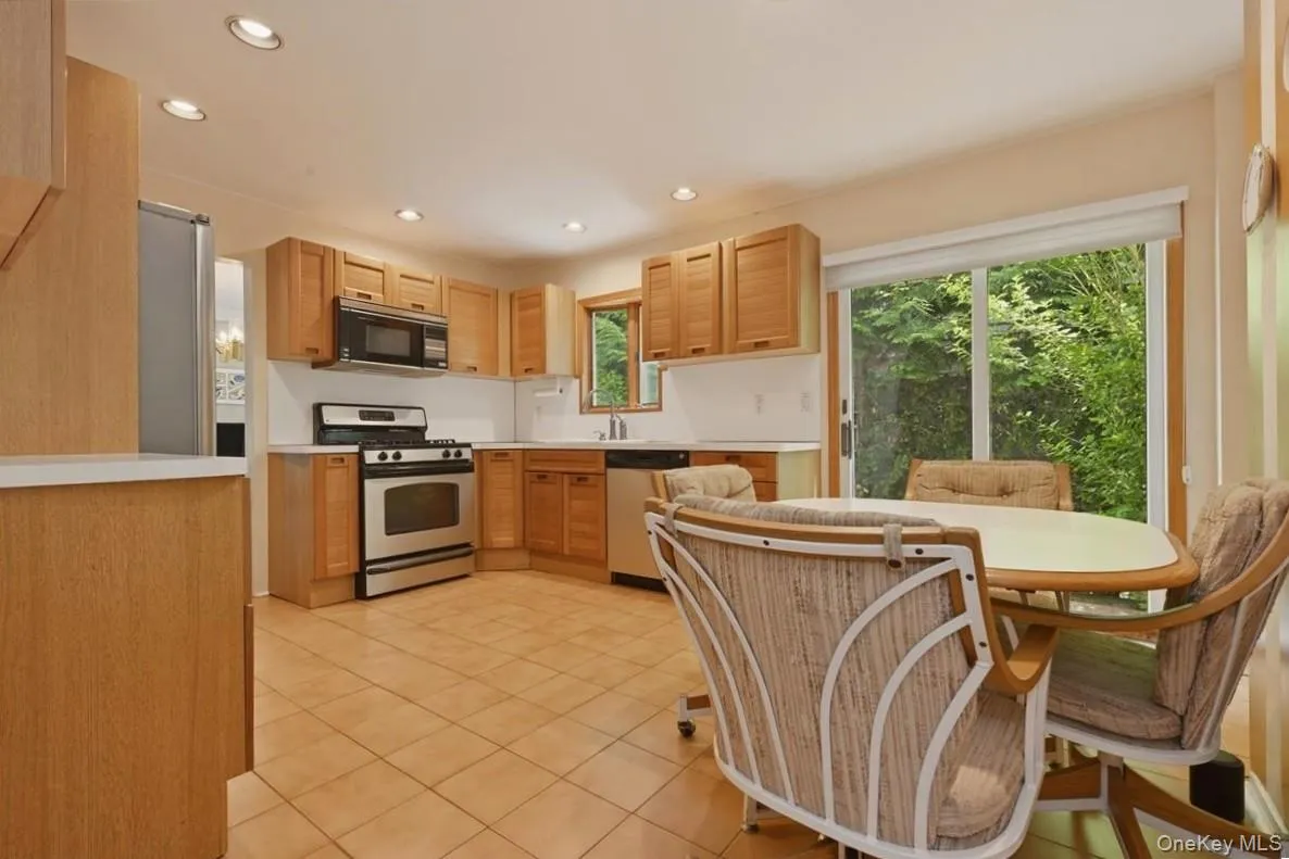 2 Crabtree Lane, North Hempstead, NY, 4 Bedrooms Bedrooms, 8 Rooms Rooms,2 BathroomsBathrooms,Residential,For Rent,Crabtree,0,KEY1014585 2 Crabtree Lane, North Hempstead, NY, 4 Bedrooms Bedrooms, 8 Rooms Rooms,2 BathroomsBathrooms,Residential,For Rent,Crabtree,0,KEY1014585