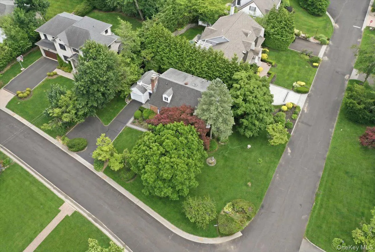 2 Crabtree Lane, North Hempstead, NY, 4 Bedrooms Bedrooms, 8 Rooms Rooms,2 BathroomsBathrooms,Residential,For Rent,Crabtree,0,KEY1014585 2 Crabtree Lane, North Hempstead, NY, 4 Bedrooms Bedrooms, 8 Rooms Rooms,2 BathroomsBathrooms,Residential,For Rent,Crabtree,0,KEY1014585