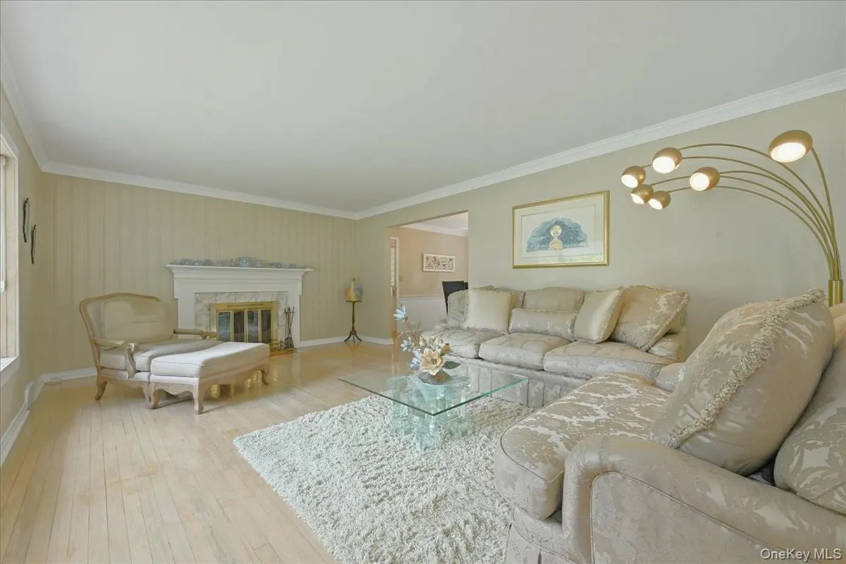 2 Crabtree Lane, North Hempstead, NY, 4 Bedrooms Bedrooms, 8 Rooms Rooms,2 BathroomsBathrooms,Residential,For Rent,Crabtree,0,KEY1014585 2 Crabtree Lane, North Hempstead, NY, 4 Bedrooms Bedrooms, 8 Rooms Rooms,2 BathroomsBathrooms,Residential,For Rent,Crabtree,0,KEY1014585