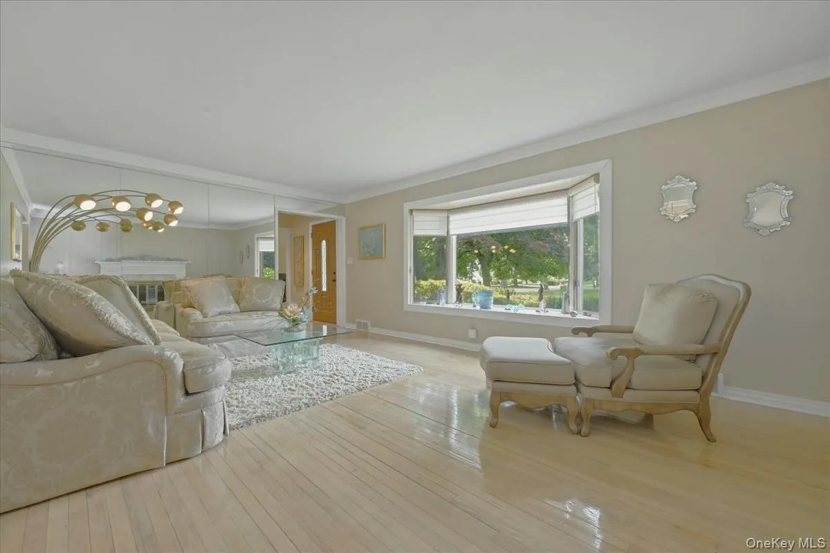 2 Crabtree Lane, North Hempstead, NY, 4 Bedrooms Bedrooms, 8 Rooms Rooms,2 BathroomsBathrooms,Residential,For Rent,Crabtree,0,KEY1014585 2 Crabtree Lane, North Hempstead, NY, 4 Bedrooms Bedrooms, 8 Rooms Rooms,2 BathroomsBathrooms,Residential,For Rent,Crabtree,0,KEY1014585
