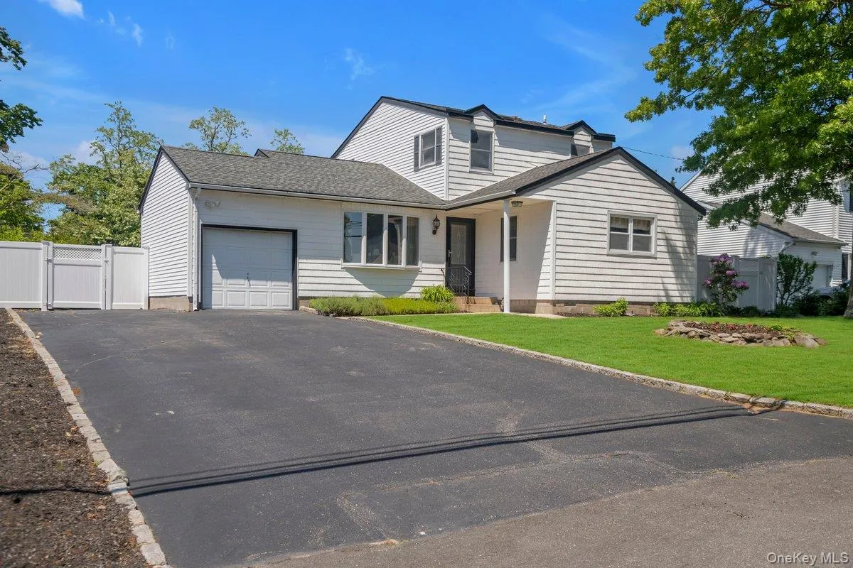 19 Laurelton Avenue, Brookhaven, NY, 3 Bedrooms Bedrooms, 7 Rooms Rooms,2 BathroomsBathrooms,Residential,For Rent,Laurelton,0,KEY1014606 19 Laurelton Avenue, Brookhaven, NY, 3 Bedrooms Bedrooms, 7 Rooms Rooms,2 BathroomsBathrooms,Residential,For Rent,Laurelton,0,KEY1014606