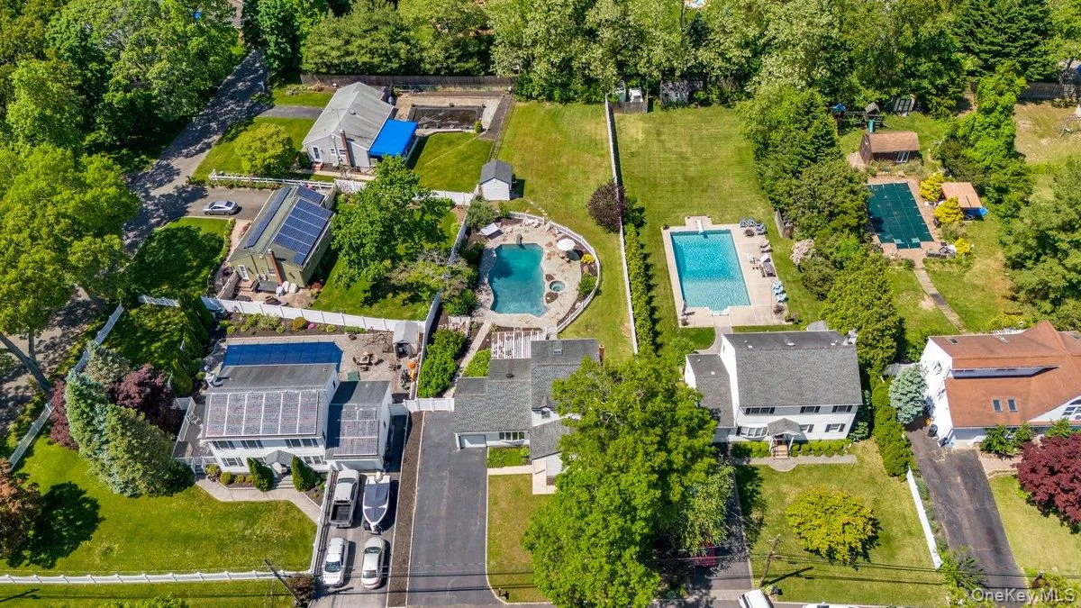 19 Laurelton Avenue, Brookhaven, NY, 3 Bedrooms Bedrooms, 7 Rooms Rooms,2 BathroomsBathrooms,Residential,For Rent,Laurelton,0,KEY1014606 19 Laurelton Avenue, Brookhaven, NY, 3 Bedrooms Bedrooms, 7 Rooms Rooms,2 BathroomsBathrooms,Residential,For Rent,Laurelton,0,KEY1014606