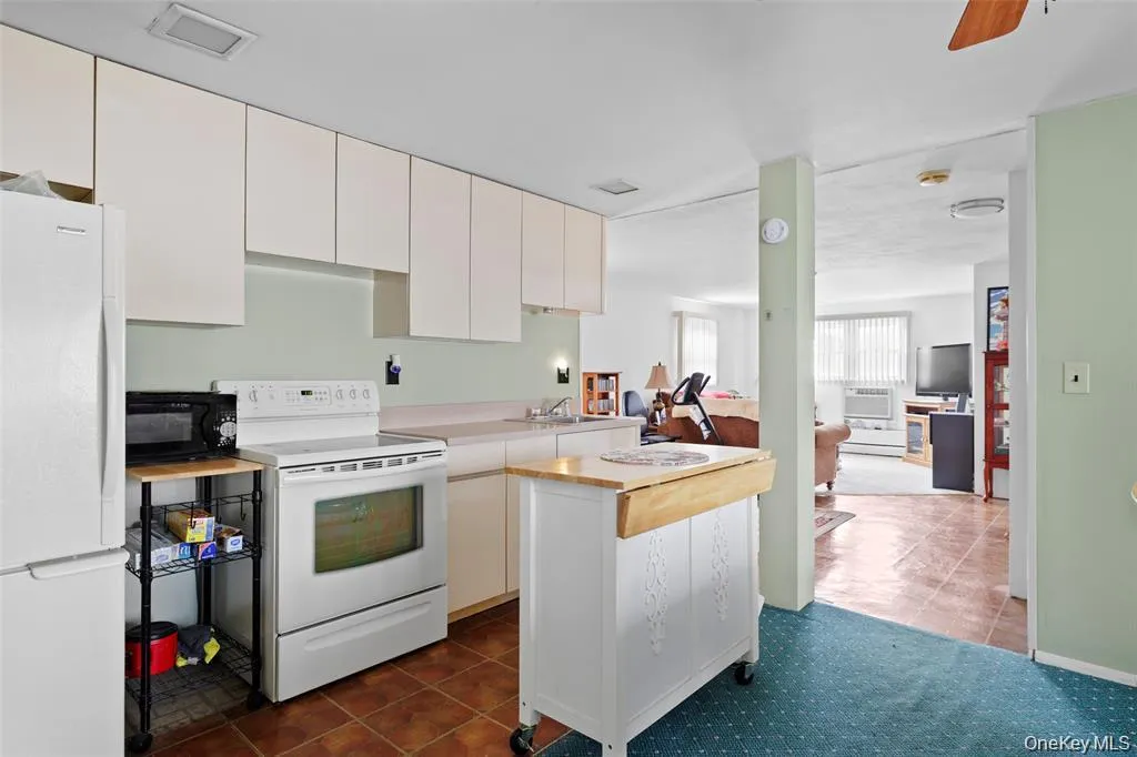 830 Broome Avenue, Babylon, NY, 1 Bedroom Bedrooms, 4 Rooms Rooms,1 BathroomBathrooms,Residential Lease,For Rent,Broome,0,1014615 830 Broome Avenue, Babylon, NY, 1 Bedroom Bedrooms, 4 Rooms Rooms,1 BathroomBathrooms,Residential Lease,For Rent,Broome,0,1014615