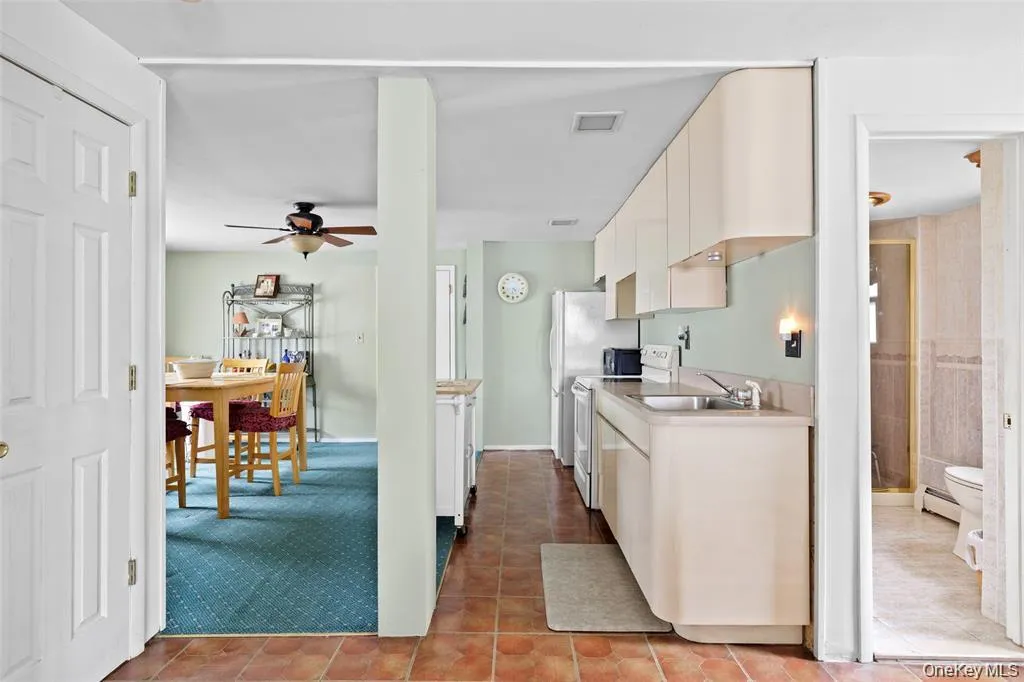 830 Broome Avenue, Babylon, NY, 1 Bedroom Bedrooms, 4 Rooms Rooms,1 BathroomBathrooms,Residential Lease,For Rent,Broome,0,1014615 830 Broome Avenue, Babylon, NY, 1 Bedroom Bedrooms, 4 Rooms Rooms,1 BathroomBathrooms,Residential Lease,For Rent,Broome,0,1014615