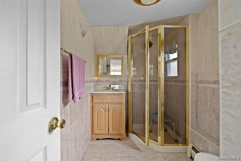 830 Broome Avenue, Babylon, NY, 1 Bedroom Bedrooms, 4 Rooms Rooms,1 BathroomBathrooms,Residential Lease,For Rent,Broome,0,1014615 830 Broome Avenue, Babylon, NY, 1 Bedroom Bedrooms, 4 Rooms Rooms,1 BathroomBathrooms,Residential Lease,For Rent,Broome,0,1014615