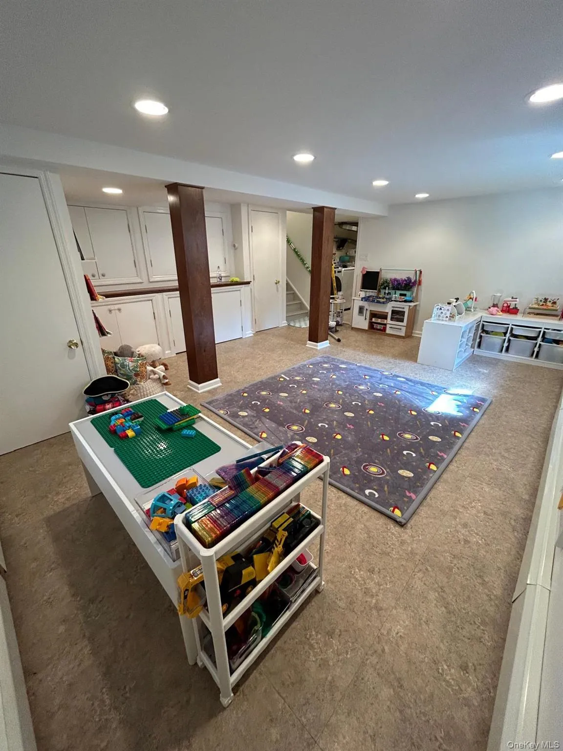 8 Maria Court, Huntington, NY, 4 Bedrooms Bedrooms, 12 Rooms Rooms,3 BathroomsBathrooms,Residential,For Rent,Maria,0,1014619 8 Maria Court, Huntington, NY, 4 Bedrooms Bedrooms, 12 Rooms Rooms,3 BathroomsBathrooms,Residential,For Rent,Maria,0,1014619