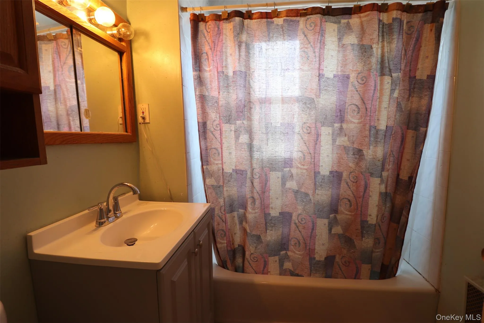 3232 Country Club Road, New York, NY, 3 Bedrooms Bedrooms, 7 Rooms Rooms,1 BathroomBathrooms,Residential,For Rent,Country Club,0,1014621 3232 Country Club Road, New York, NY, 3 Bedrooms Bedrooms, 7 Rooms Rooms,1 BathroomBathrooms,Residential,For Rent,Country Club,0,1014621