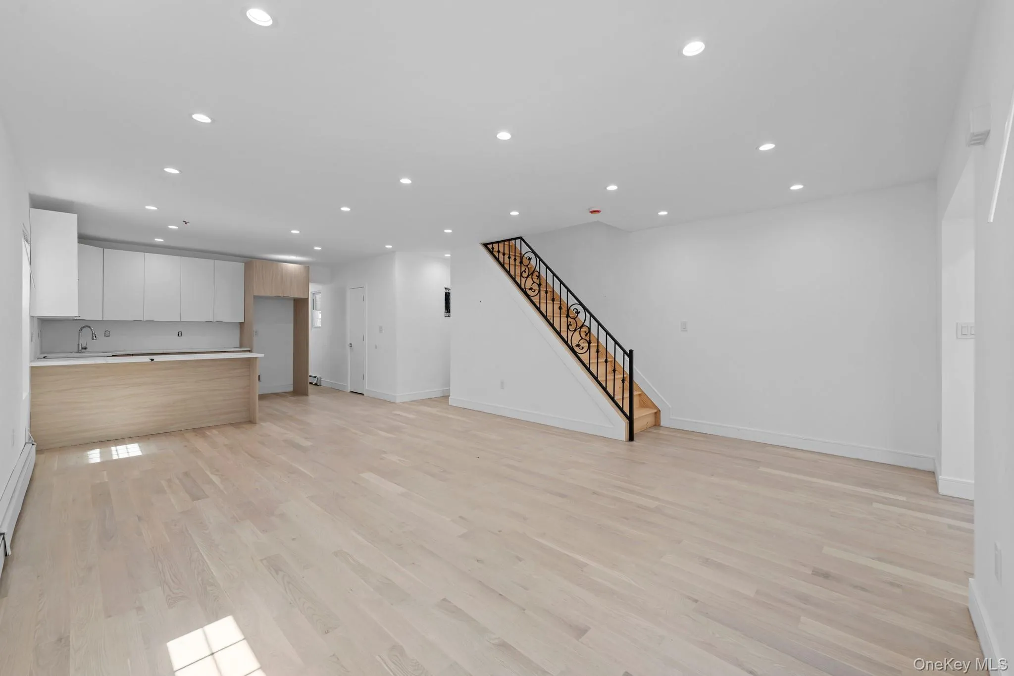13764 Westgate Street, New York, NY, 3 Bedrooms Bedrooms, 8 Rooms Rooms,3 BathroomsBathrooms,Residential,For Rent,Westgate,0,1014629 13764 Westgate Street, New York, NY, 3 Bedrooms Bedrooms, 8 Rooms Rooms,3 BathroomsBathrooms,Residential,For Rent,Westgate,0,1014629