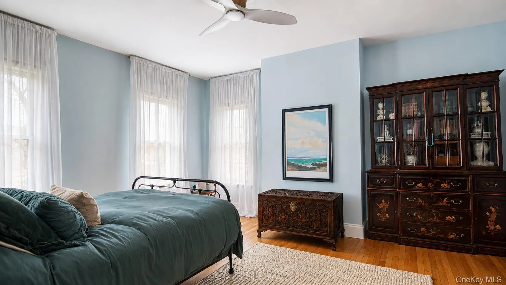 Staged with owner's furnishings Staged with owner's furnishings