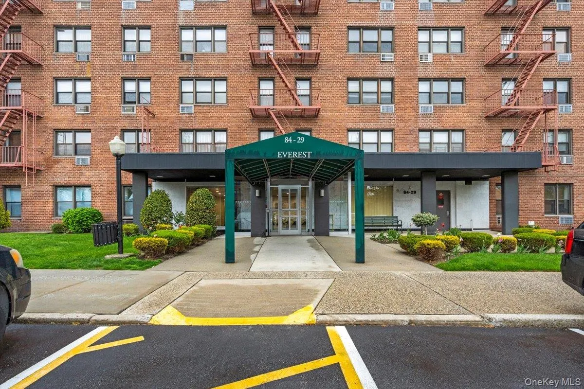 84-29 155 Avenue, New York, NY, 1 Bedroom Bedrooms, 4 Rooms Rooms,1 BathroomBathrooms,Residential,For Rent,155,0,1014644 84-29 155 Avenue, New York, NY, 1 Bedroom Bedrooms, 4 Rooms Rooms,1 BathroomBathrooms,Residential,For Rent,155,0,1014644