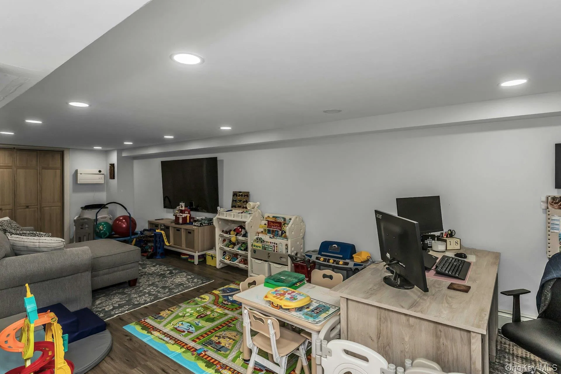 9 Pompano Lane, Oyster Bay, NY, 3 Bedrooms Bedrooms, 6 Rooms Rooms,3 BathroomsBathrooms,Residential,For Rent,Pompano,0,1014646 9 Pompano Lane, Oyster Bay, NY, 3 Bedrooms Bedrooms, 6 Rooms Rooms,3 BathroomsBathrooms,Residential,For Rent,Pompano,0,1014646