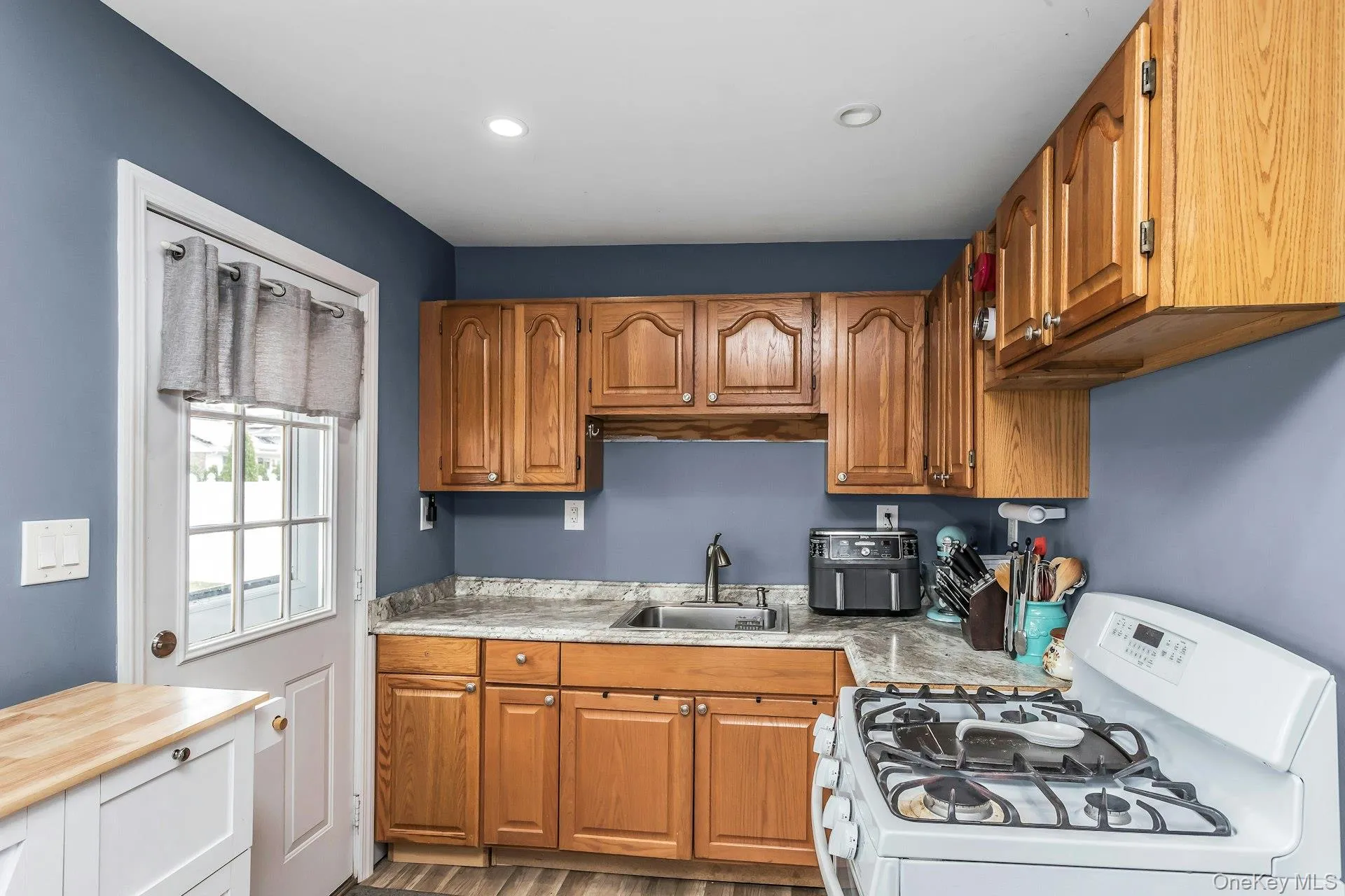 9 Pompano Lane, Oyster Bay, NY, 3 Bedrooms Bedrooms, 6 Rooms Rooms,3 BathroomsBathrooms,Residential,For Rent,Pompano,0,1014646 9 Pompano Lane, Oyster Bay, NY, 3 Bedrooms Bedrooms, 6 Rooms Rooms,3 BathroomsBathrooms,Residential,For Rent,Pompano,0,1014646