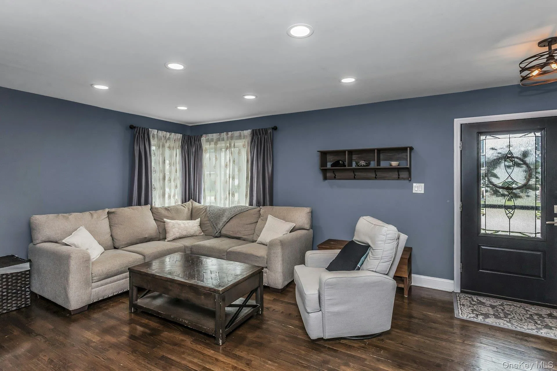 9 Pompano Lane, Oyster Bay, NY, 3 Bedrooms Bedrooms, 6 Rooms Rooms,3 BathroomsBathrooms,Residential,For Rent,Pompano,0,1014646 9 Pompano Lane, Oyster Bay, NY, 3 Bedrooms Bedrooms, 6 Rooms Rooms,3 BathroomsBathrooms,Residential,For Rent,Pompano,0,1014646