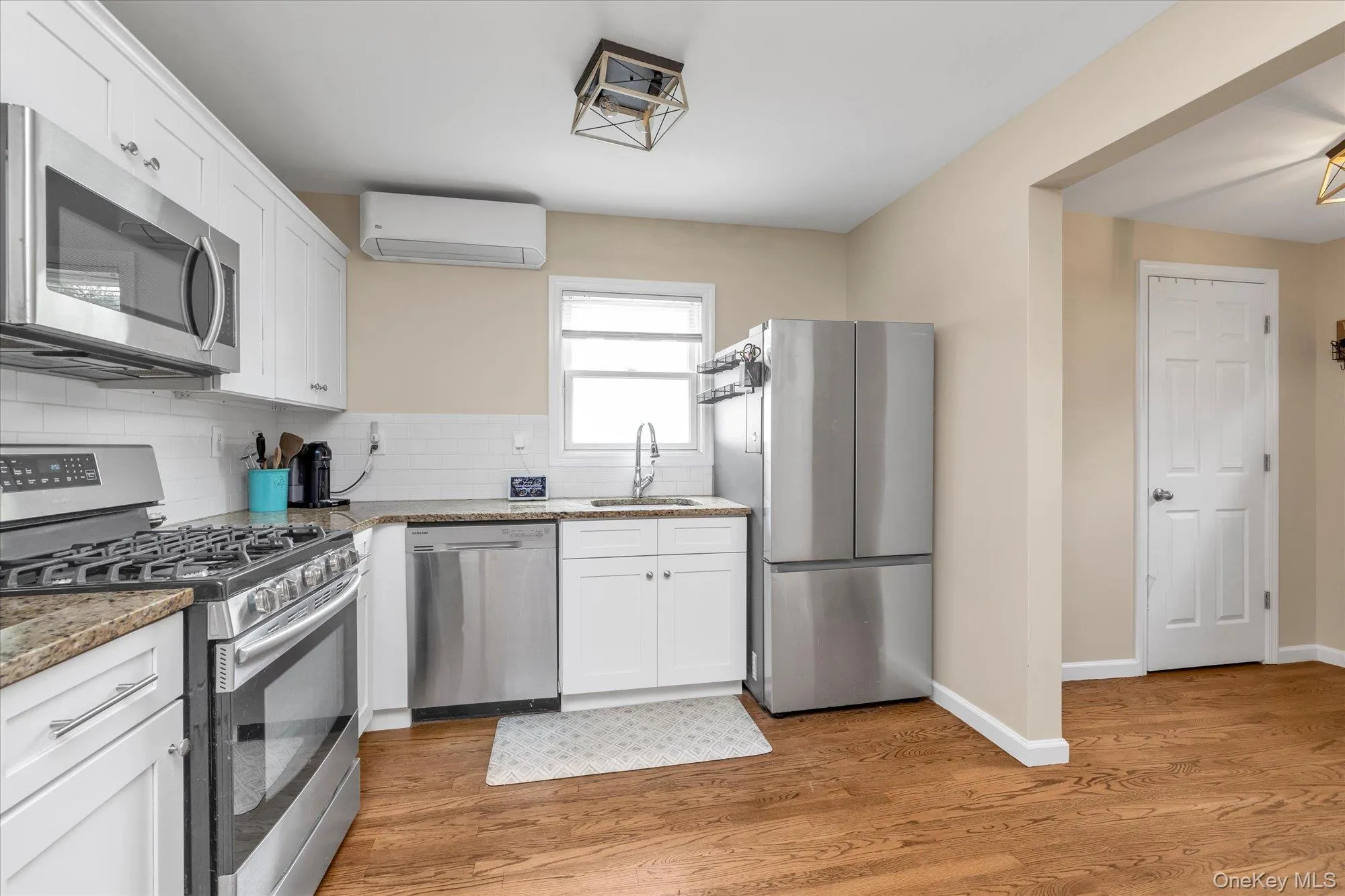 47 Lebkamp Avenue, Huntington, NY, 2 Bedrooms Bedrooms, 5 Rooms Rooms,1 BathroomBathrooms,Residential,For Rent,Lebkamp,0,1014647 47 Lebkamp Avenue, Huntington, NY, 2 Bedrooms Bedrooms, 5 Rooms Rooms,1 BathroomBathrooms,Residential,For Rent,Lebkamp,0,1014647