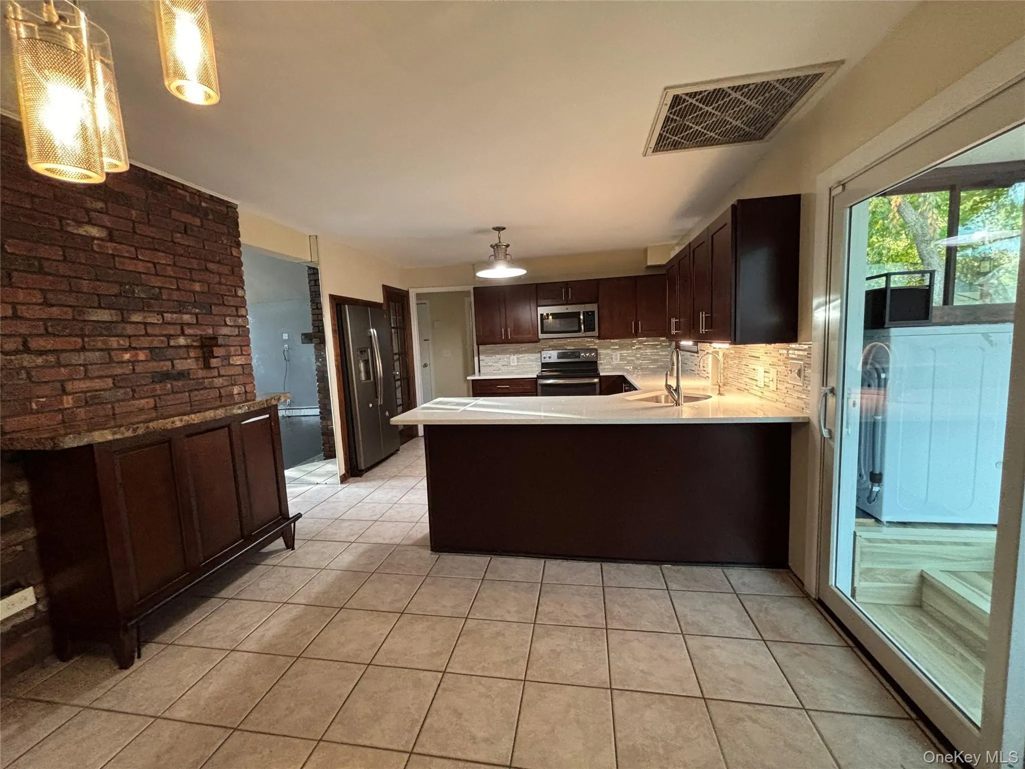 42 Bennett Avenue, Huntington, NY, 3 Bedrooms Bedrooms, 7 Rooms Rooms,2 BathroomsBathrooms,Residential,For Rent,Bennett,0,1014657 42 Bennett Avenue, Huntington, NY, 3 Bedrooms Bedrooms, 7 Rooms Rooms,2 BathroomsBathrooms,Residential,For Rent,Bennett,0,1014657