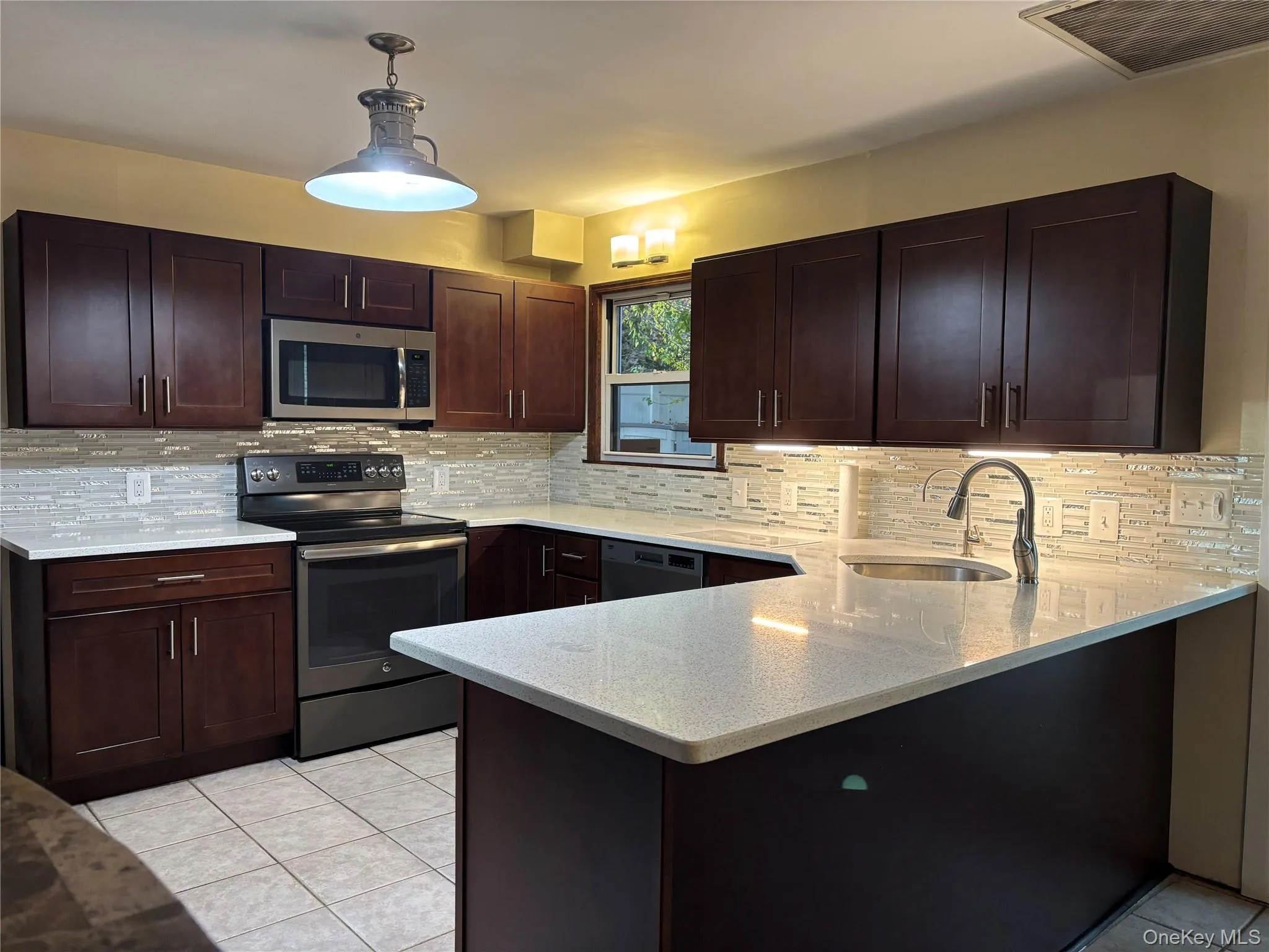 42 Bennett Avenue, Huntington, NY, 3 Bedrooms Bedrooms, 7 Rooms Rooms,2 BathroomsBathrooms,Residential,For Rent,Bennett,0,1014657 42 Bennett Avenue, Huntington, NY, 3 Bedrooms Bedrooms, 7 Rooms Rooms,2 BathroomsBathrooms,Residential,For Rent,Bennett,0,1014657