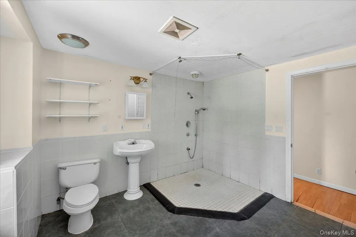 52 Victory Avenue, Brookhaven, NY, 8 Bedrooms Bedrooms, 18 Rooms Rooms,5 BathroomsBathrooms,Residential,For Rent,Victory,0,1014660 52 Victory Avenue, Brookhaven, NY, 8 Bedrooms Bedrooms, 18 Rooms Rooms,5 BathroomsBathrooms,Residential,For Rent,Victory,0,1014660
