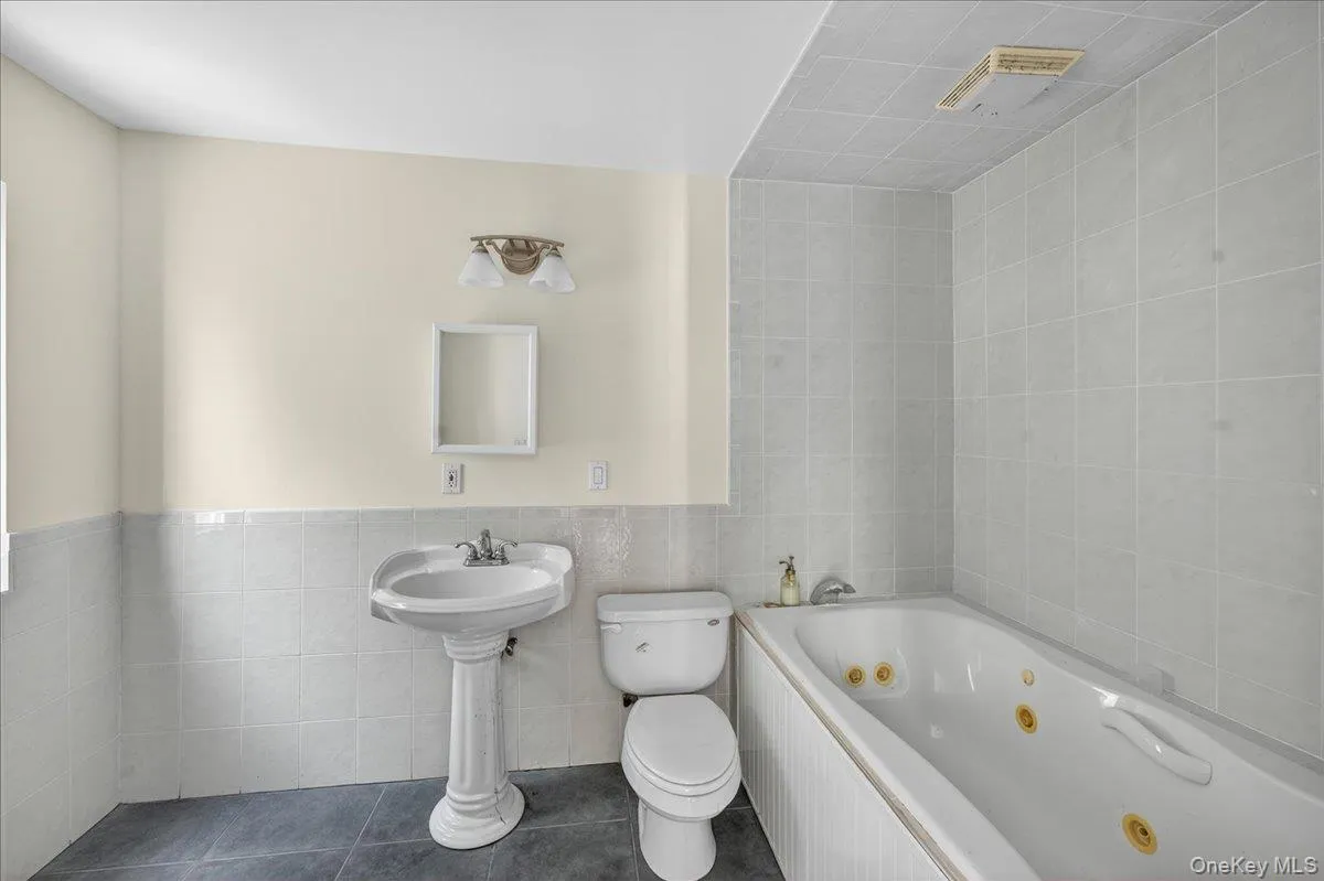52 Victory Avenue, Brookhaven, NY, 8 Bedrooms Bedrooms, 18 Rooms Rooms,5 BathroomsBathrooms,Residential,For Rent,Victory,0,1014660 52 Victory Avenue, Brookhaven, NY, 8 Bedrooms Bedrooms, 18 Rooms Rooms,5 BathroomsBathrooms,Residential,For Rent,Victory,0,1014660