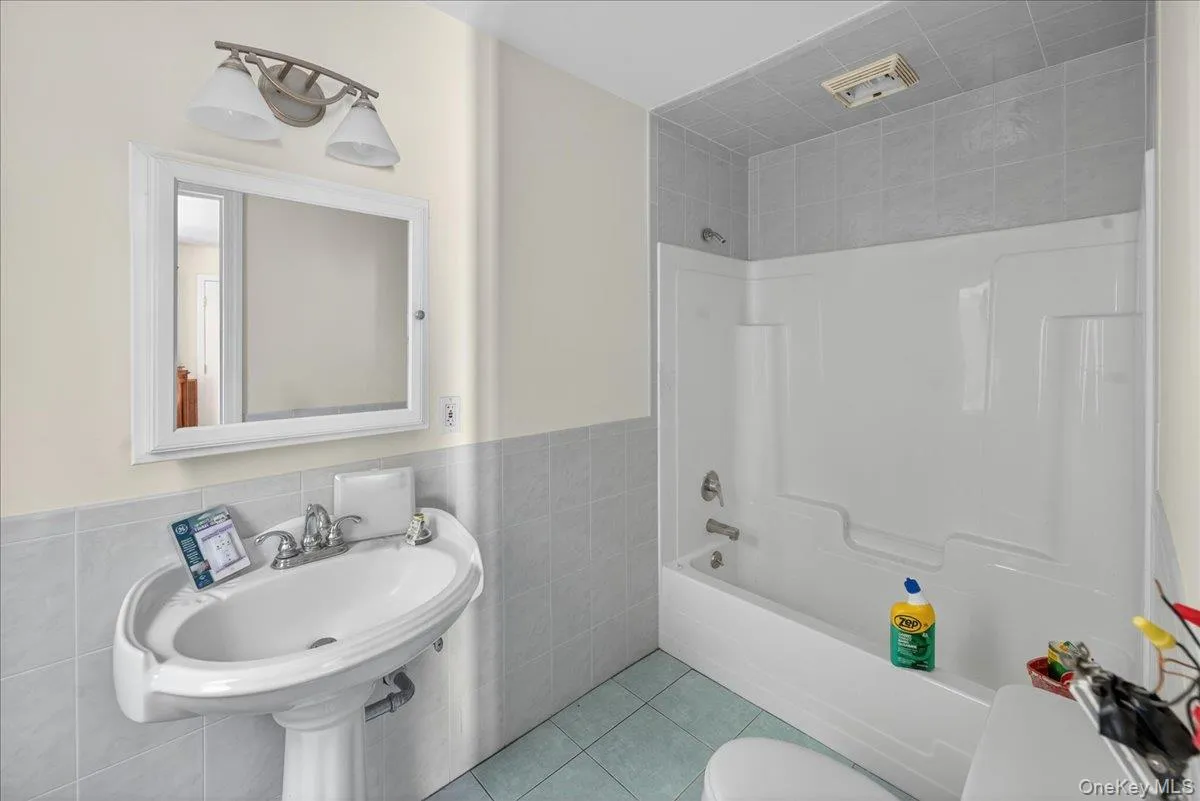 52 Victory Avenue, Brookhaven, NY, 8 Bedrooms Bedrooms, 18 Rooms Rooms,5 BathroomsBathrooms,Residential,For Rent,Victory,0,1014660 52 Victory Avenue, Brookhaven, NY, 8 Bedrooms Bedrooms, 18 Rooms Rooms,5 BathroomsBathrooms,Residential,For Rent,Victory,0,1014660