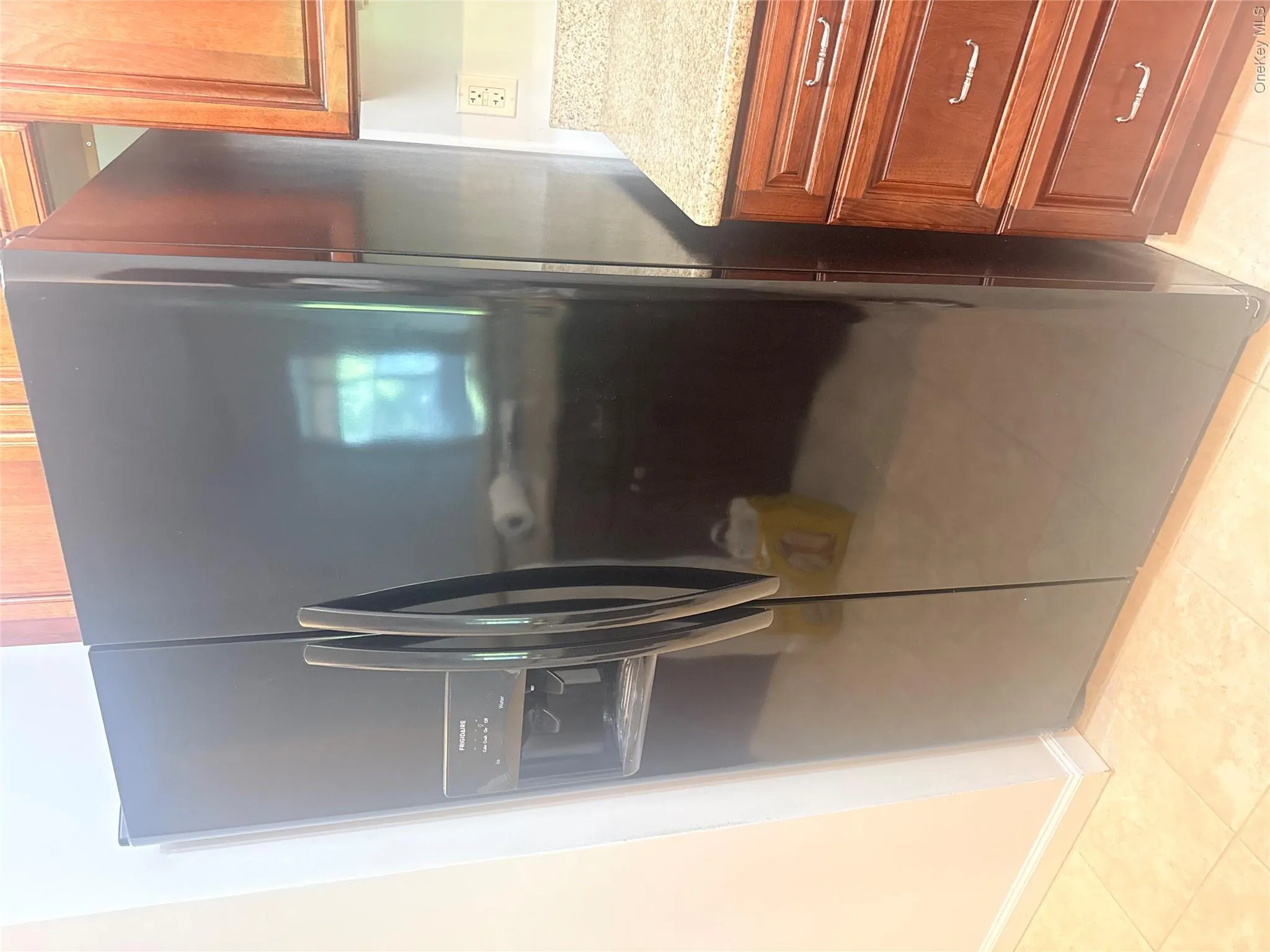 Black side-by-side refrigerator featuring an external ice and water dispenser Black side-by-side refrigerator featuring an external ice and water dispenser