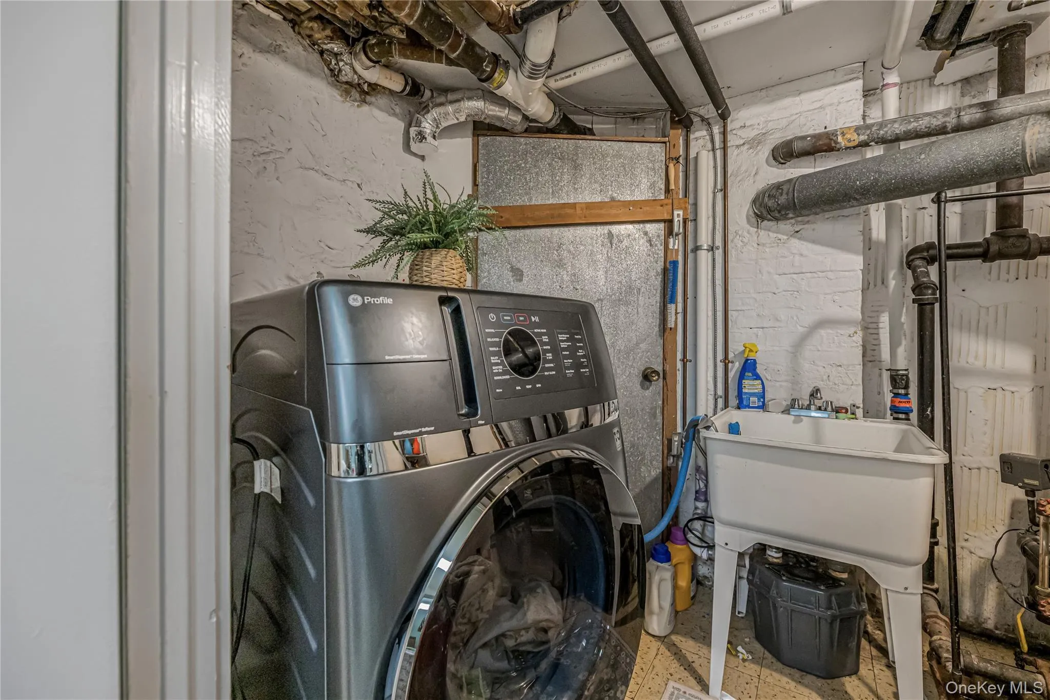 206 Midland Avenue, Eastchester, NY, 3 Bedrooms Bedrooms, 8 Rooms Rooms,1 BathroomBathrooms,Residential,For Rent,Midland,0,1014666 206 Midland Avenue, Eastchester, NY, 3 Bedrooms Bedrooms, 8 Rooms Rooms,1 BathroomBathrooms,Residential,For Rent,Midland,0,1014666