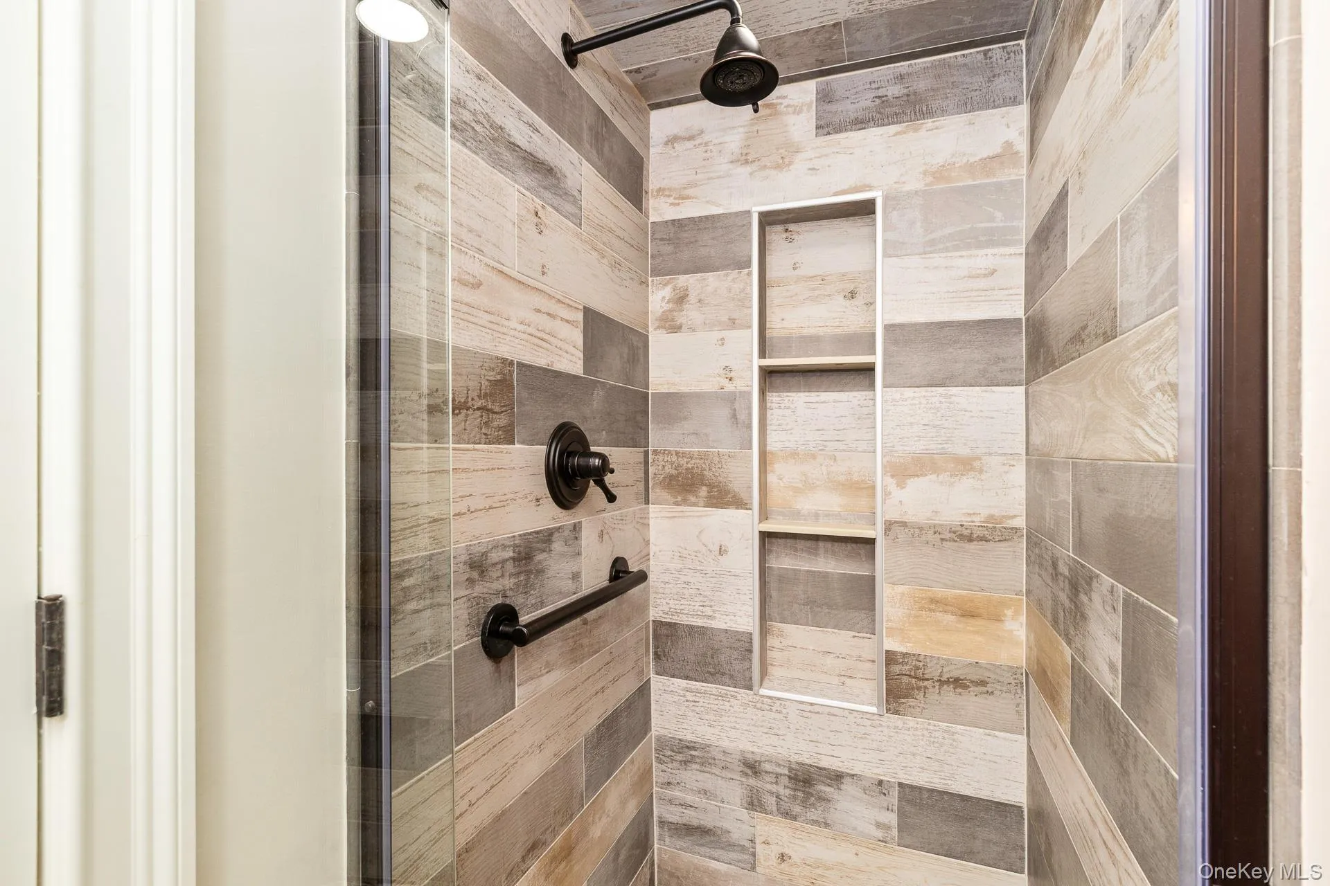 Full Shower with Attention to Detail Full Shower with Attention to Detail