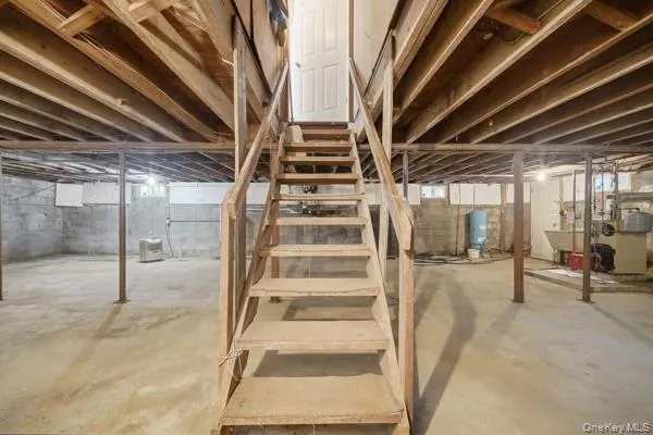 458 N Magee Street, Southampton, New York 11968