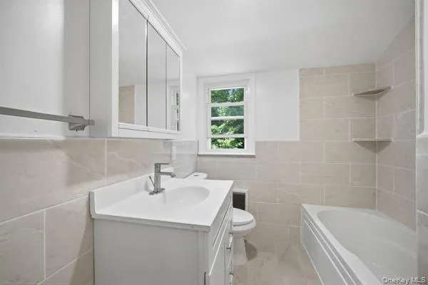 458 N Magee Street, Southampton, New York 11968