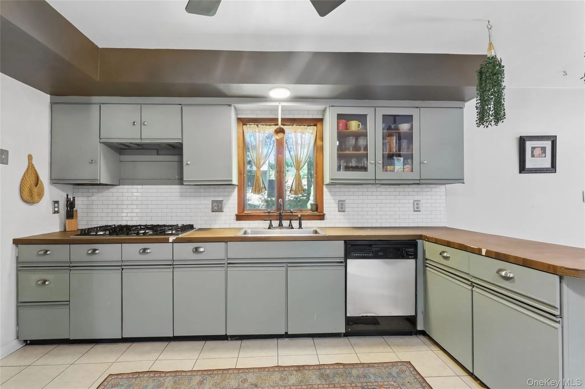 130 Broad Avenue, Orangetown, NY, 3 Bedrooms Bedrooms, 7 Rooms Rooms,2 BathroomsBathrooms,Residential,For Rent,Broad,0,1014681 130 Broad Avenue, Orangetown, NY, 3 Bedrooms Bedrooms, 7 Rooms Rooms,2 BathroomsBathrooms,Residential,For Rent,Broad,0,1014681