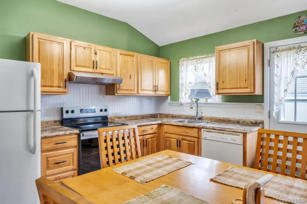 3 Megan Court, Brookhaven, NY, 4 Bedrooms Bedrooms, 7 Rooms Rooms,2 BathroomsBathrooms,Residential,For Rent,Megan,0,1014685 3 Megan Court, Brookhaven, NY, 4 Bedrooms Bedrooms, 7 Rooms Rooms,2 BathroomsBathrooms,Residential,For Rent,Megan,0,1014685
