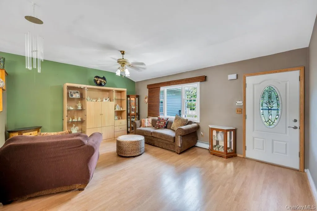 3 Megan Court, Brookhaven, NY, 4 Bedrooms Bedrooms, 7 Rooms Rooms,2 BathroomsBathrooms,Residential,For Rent,Megan,0,1014685 3 Megan Court, Brookhaven, NY, 4 Bedrooms Bedrooms, 7 Rooms Rooms,2 BathroomsBathrooms,Residential,For Rent,Megan,0,1014685