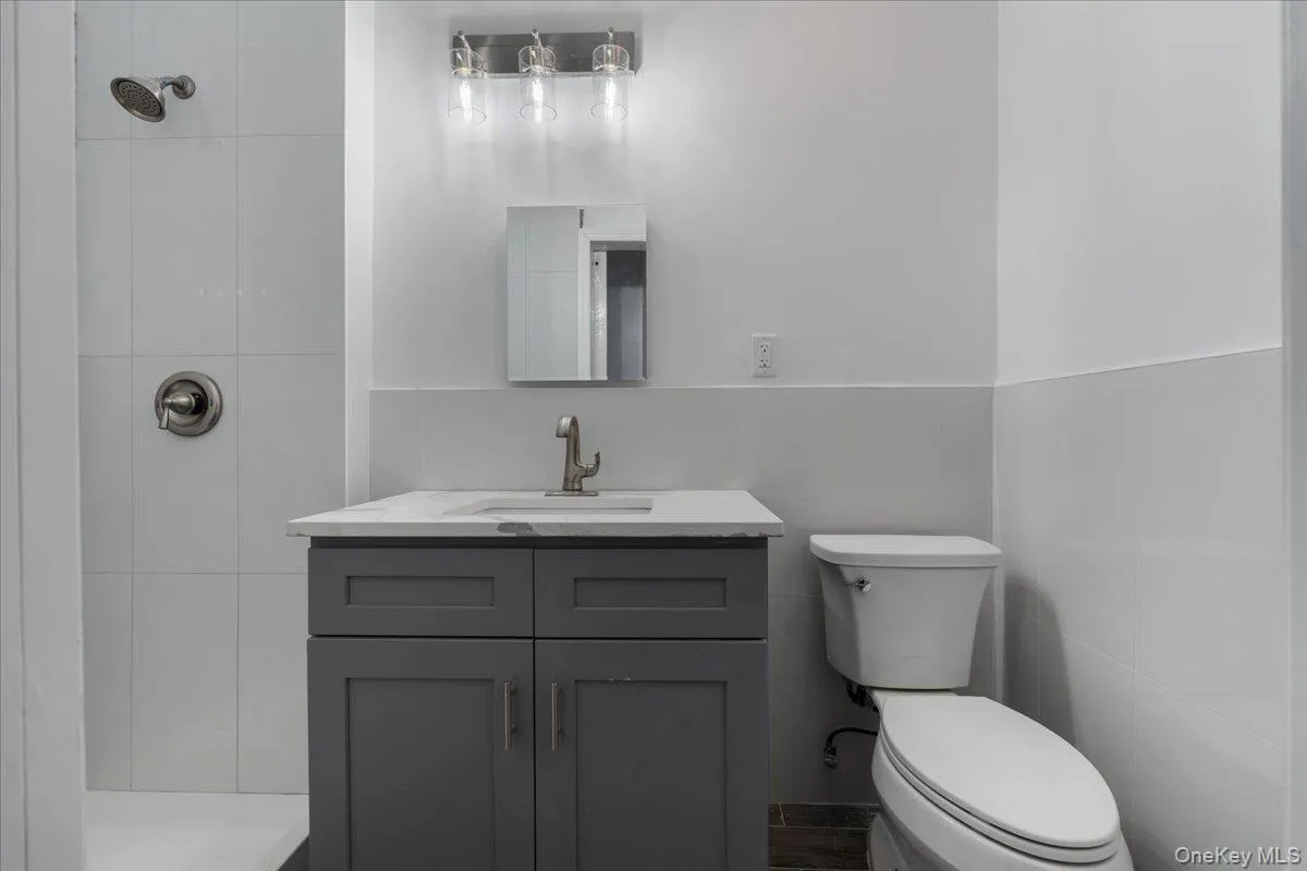 324 Eldert Street, New York, NY, 2 Bedrooms Bedrooms, 4 Rooms Rooms,1 BathroomBathrooms,Residential Lease,For Rent,Eldert,0,1014686 324 Eldert Street, New York, NY, 2 Bedrooms Bedrooms, 4 Rooms Rooms,1 BathroomBathrooms,Residential Lease,For Rent,Eldert,0,1014686