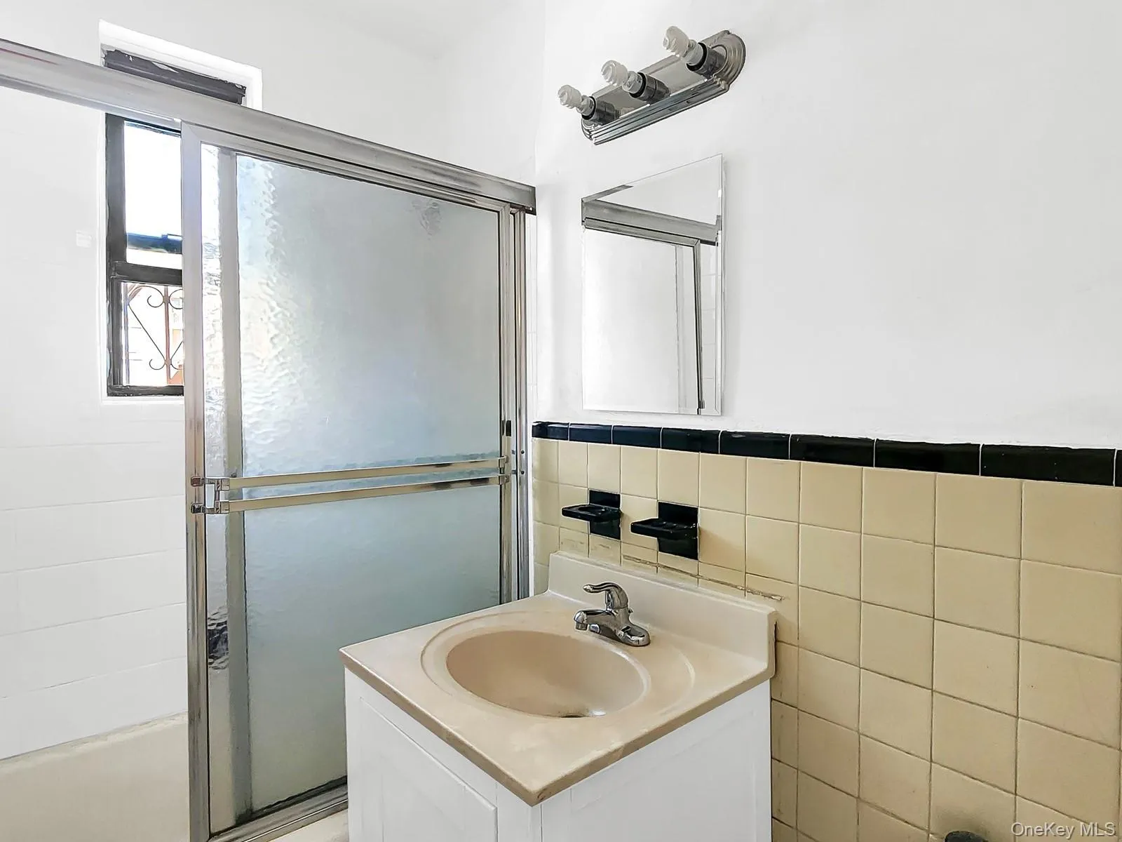 144-46 38th Avenue, New York, NY, 1 Bedroom Bedrooms, 4 Rooms Rooms,1 BathroomBathrooms,Residential,For Rent,38th,0,1014688 144-46 38th Avenue, New York, NY, 1 Bedroom Bedrooms, 4 Rooms Rooms,1 BathroomBathrooms,Residential,For Rent,38th,0,1014688