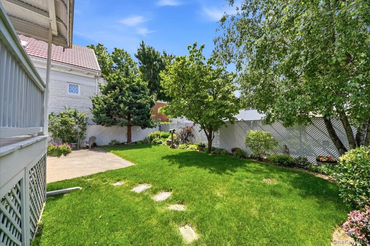 195 Graff Avenue, New York, NY, 4 Bedrooms Bedrooms, 7 Rooms Rooms,2 BathroomsBathrooms,Residential,For Rent,Graff,0,KEY1014694 195 Graff Avenue, New York, NY, 4 Bedrooms Bedrooms, 7 Rooms Rooms,2 BathroomsBathrooms,Residential,For Rent,Graff,0,KEY1014694
