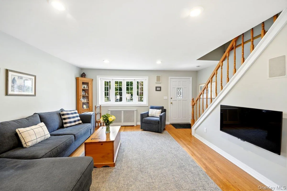195 Graff Avenue, New York, NY, 4 Bedrooms Bedrooms, 7 Rooms Rooms,2 BathroomsBathrooms,Residential,For Rent,Graff,0,KEY1014694 195 Graff Avenue, New York, NY, 4 Bedrooms Bedrooms, 7 Rooms Rooms,2 BathroomsBathrooms,Residential,For Rent,Graff,0,KEY1014694
