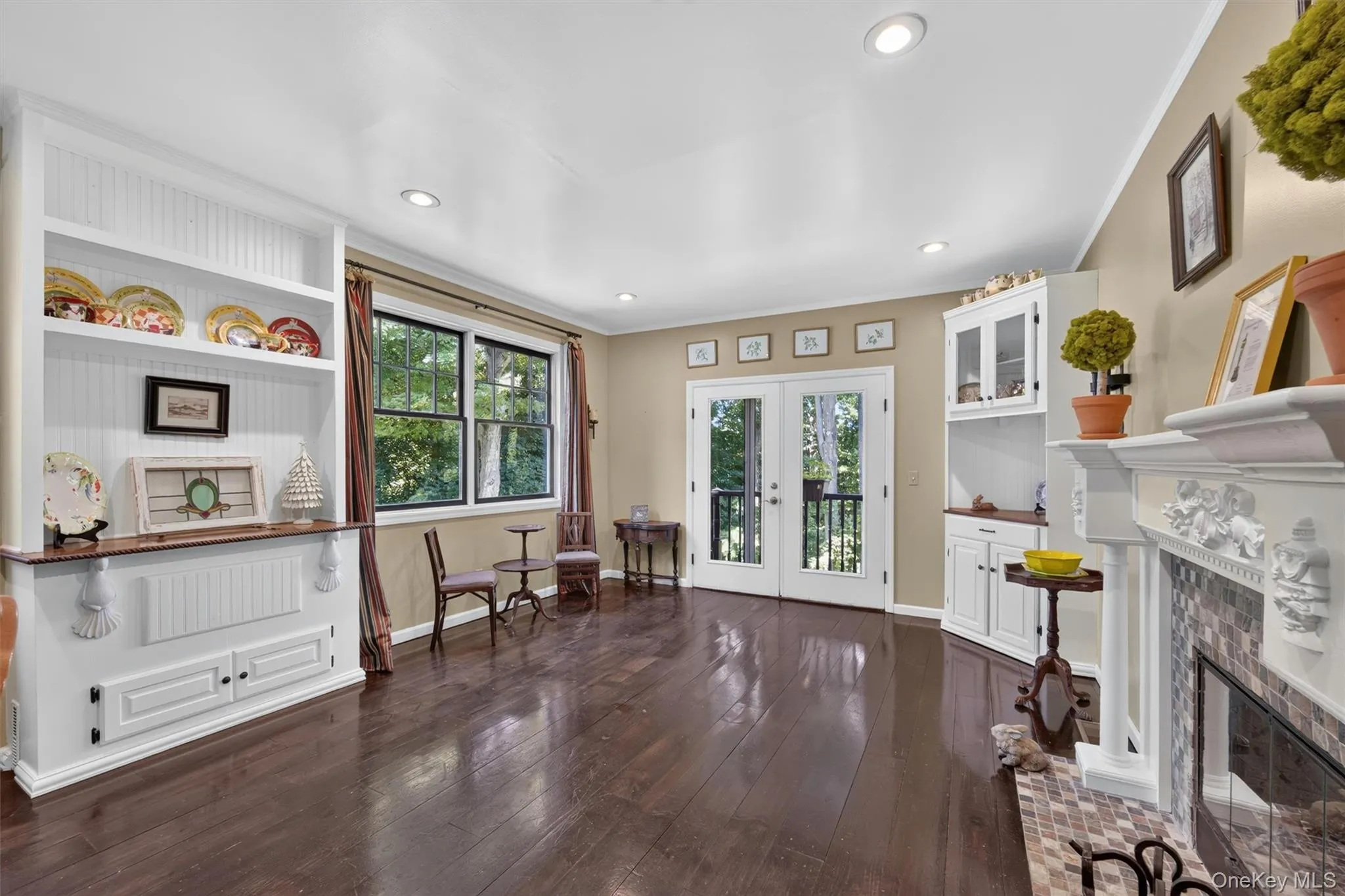 Built in cabinet & hardwood in the living/dining room Built in cabinet & hardwood in the living/dining room