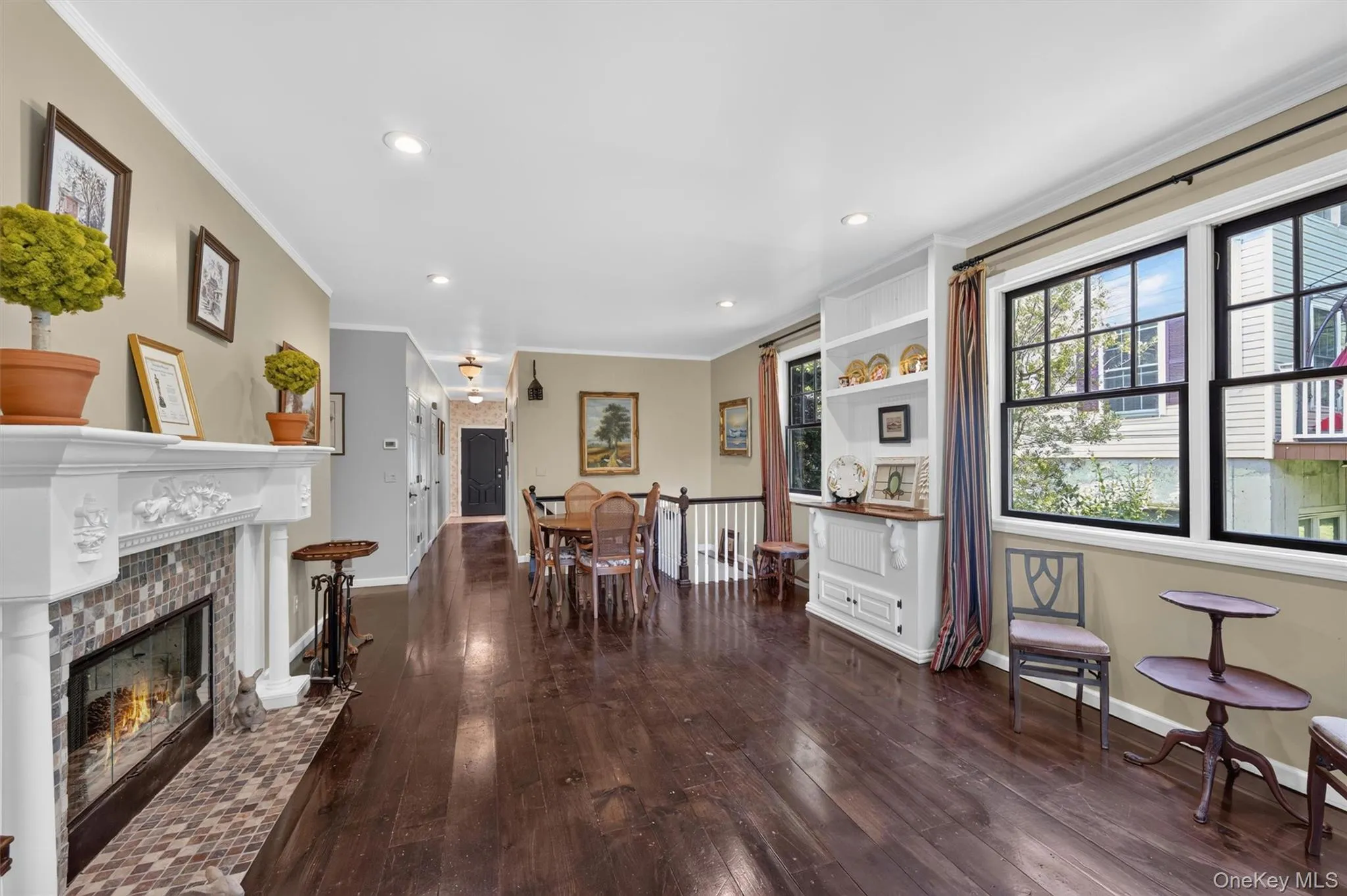 Hardwood floors, built-in cabinetry & fireplace. Hardwood floors, built-in cabinetry & fireplace.