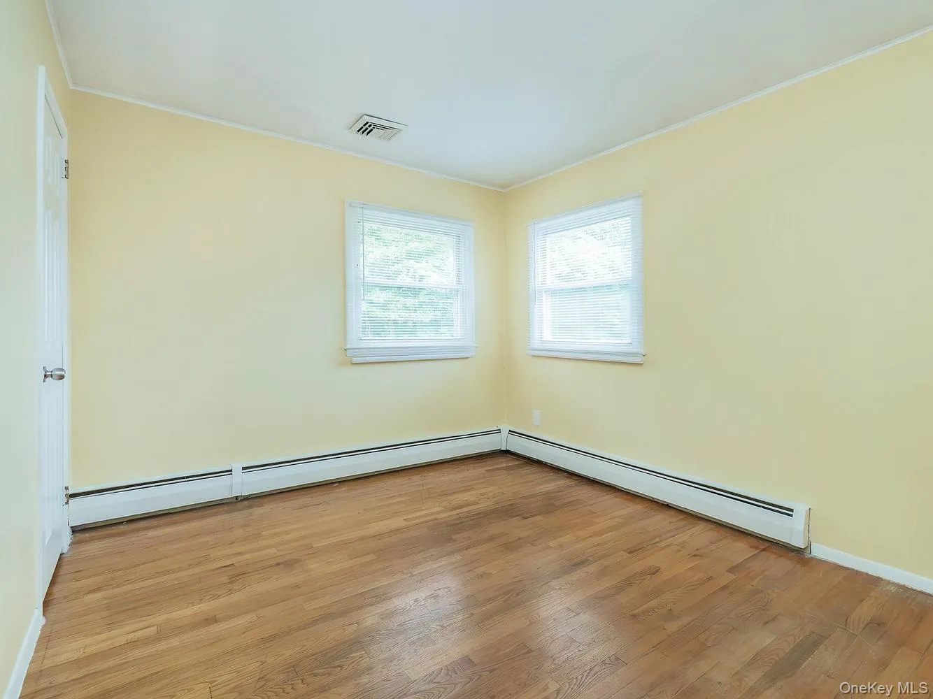 7 plainview Road, Oyster Bay, NY, 3 Bedrooms Bedrooms, 7 Rooms Rooms,2 BathroomsBathrooms,Residential Lease,For Rent,plainview,0,1014698 7 plainview Road, Oyster Bay, NY, 3 Bedrooms Bedrooms, 7 Rooms Rooms,2 BathroomsBathrooms,Residential Lease,For Rent,plainview,0,1014698