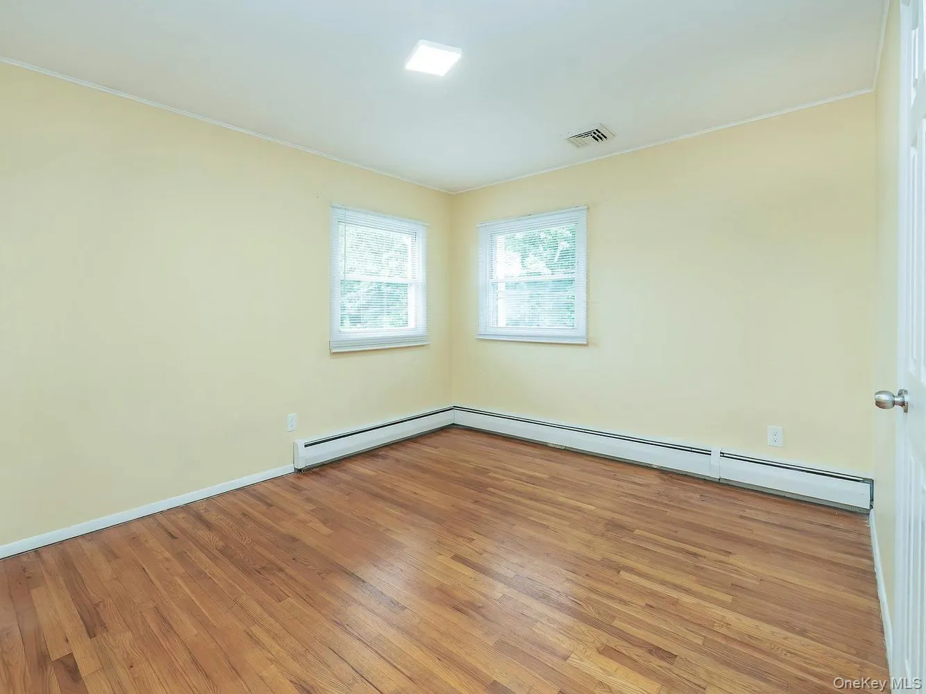 7 plainview Road, Oyster Bay, NY, 3 Bedrooms Bedrooms, 7 Rooms Rooms,2 BathroomsBathrooms,Residential Lease,For Rent,plainview,0,1014698 7 plainview Road, Oyster Bay, NY, 3 Bedrooms Bedrooms, 7 Rooms Rooms,2 BathroomsBathrooms,Residential Lease,For Rent,plainview,0,1014698